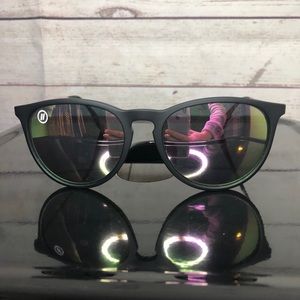 Blenders “Rose Theater” polarized sunglasses